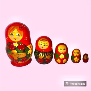 Russia Matyroshka Nesting Dolls
